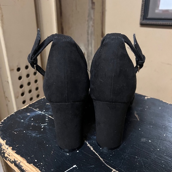 Old Navy Black Faux Suede Ankle Strap Block Heels size 8 - Picture 2 of 7